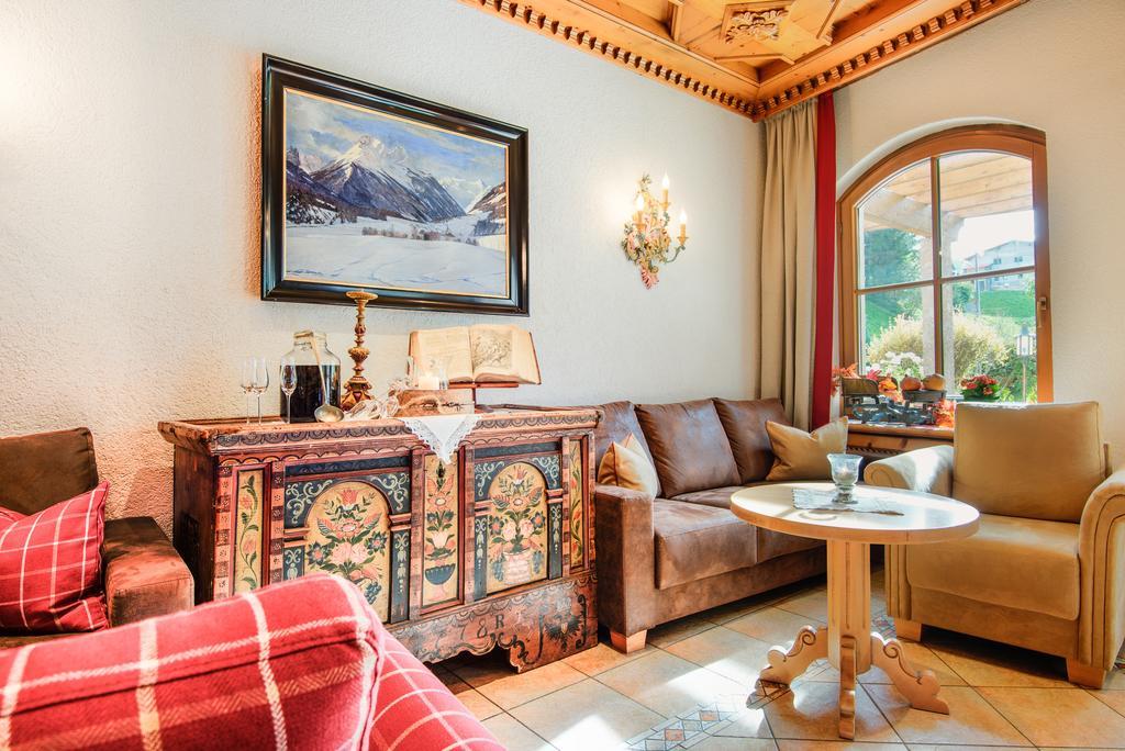 Familien- & Vitalhotel Auenhof フルプメス エクステリア 写真