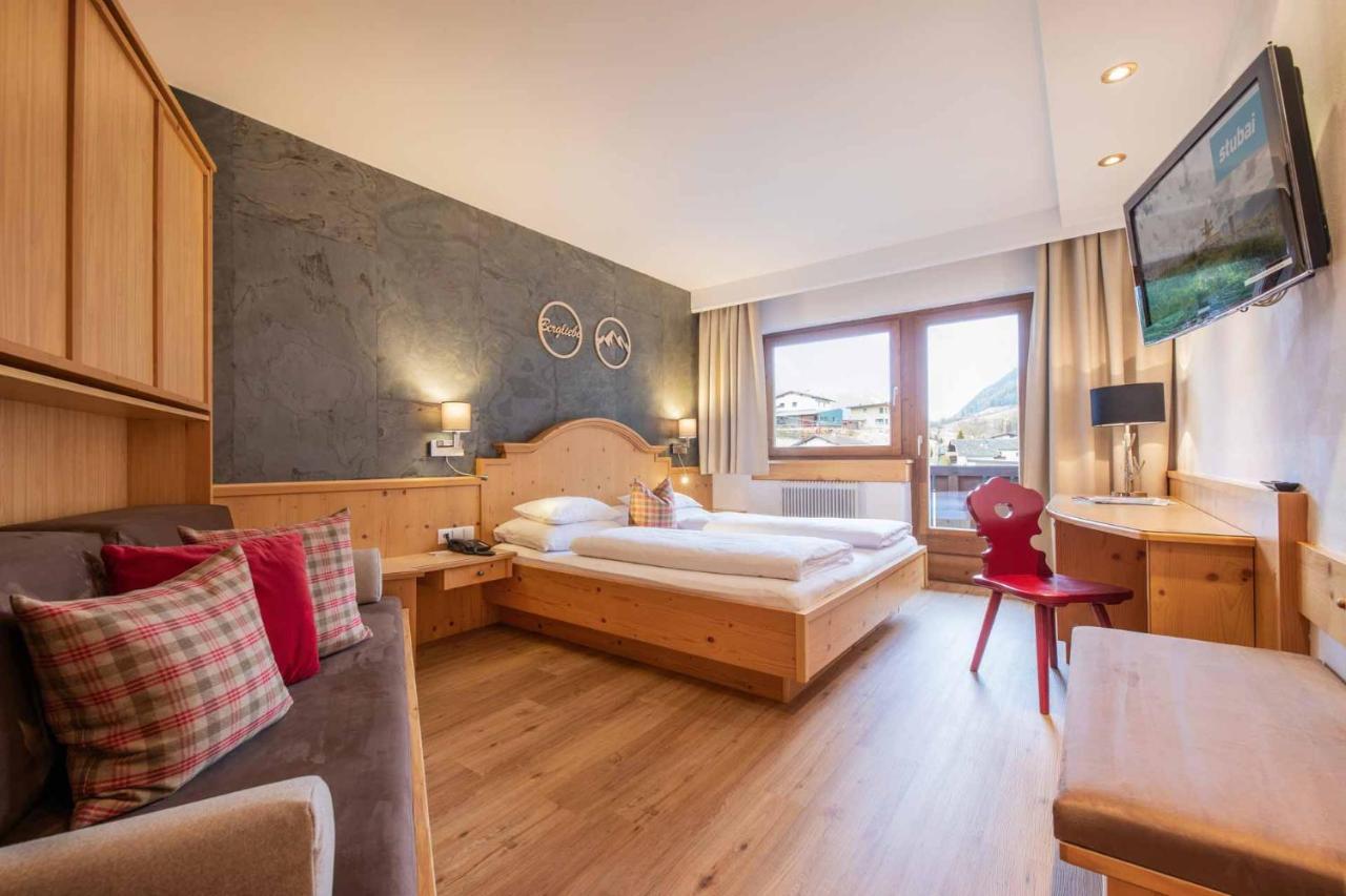Familien- & Vitalhotel Auenhof フルプメス エクステリア 写真