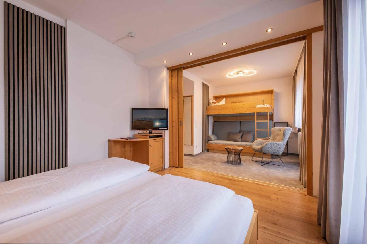Familien- & Vitalhotel Auenhof フルプメス エクステリア 写真