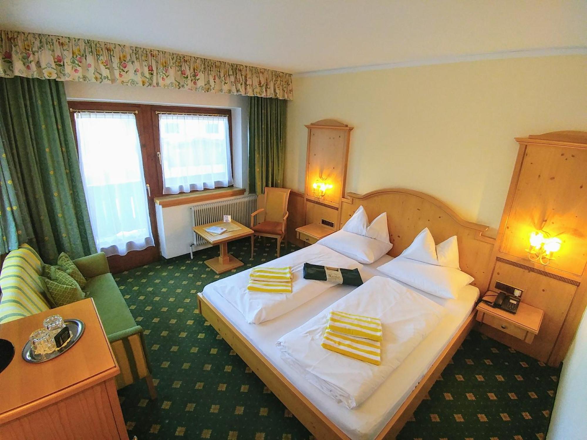 Familien- & Vitalhotel Auenhof フルプメス エクステリア 写真