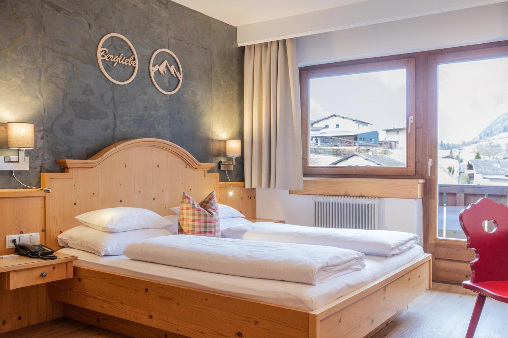 Familien- & Vitalhotel Auenhof フルプメス エクステリア 写真