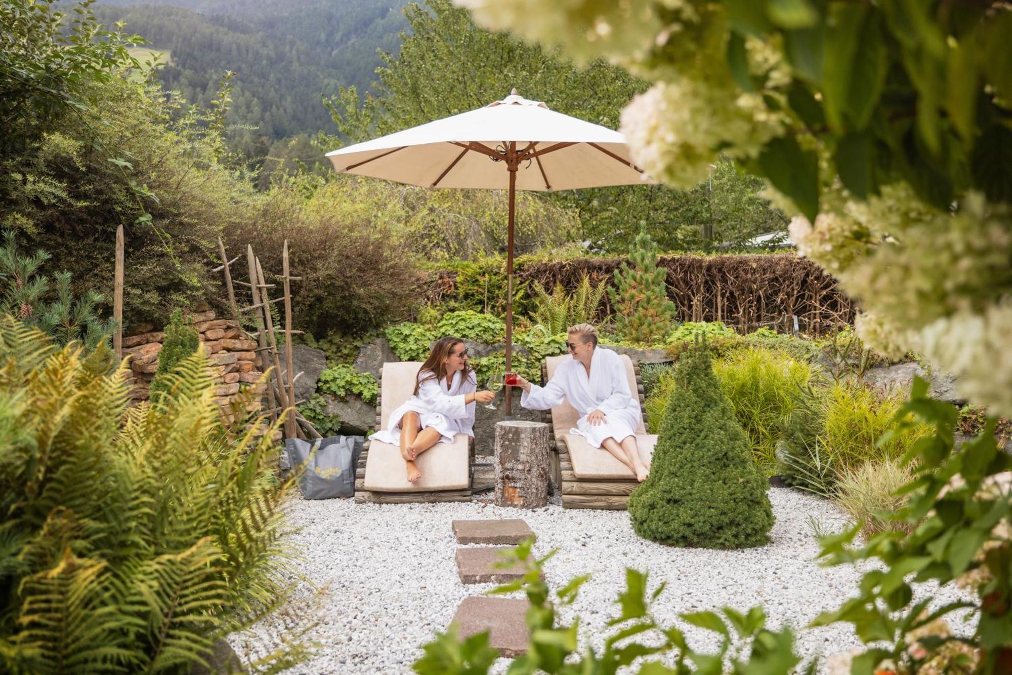 Familien- & Vitalhotel Auenhof フルプメス エクステリア 写真