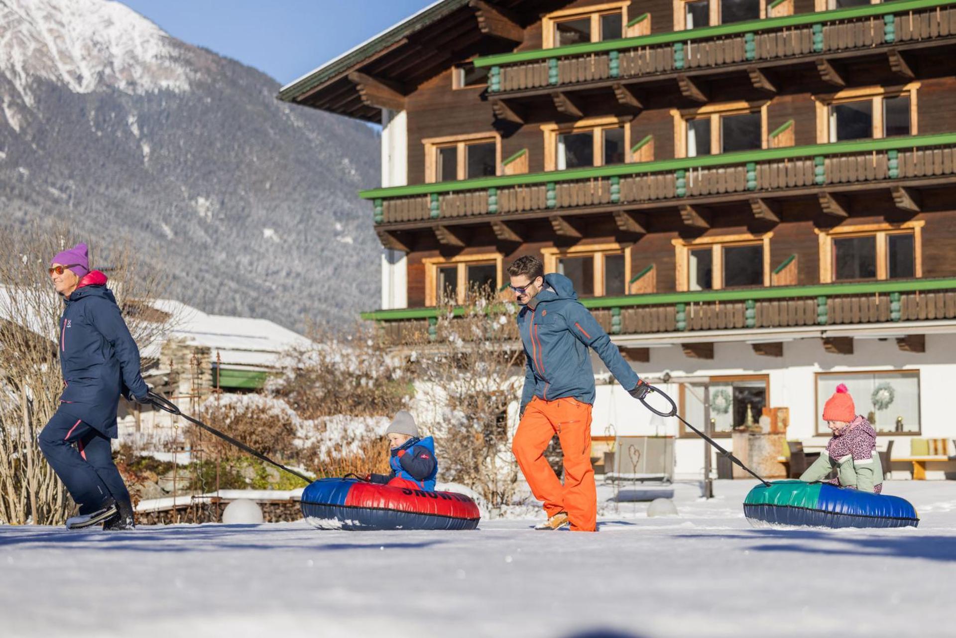 Familien- & Vitalhotel Auenhof フルプメス エクステリア 写真