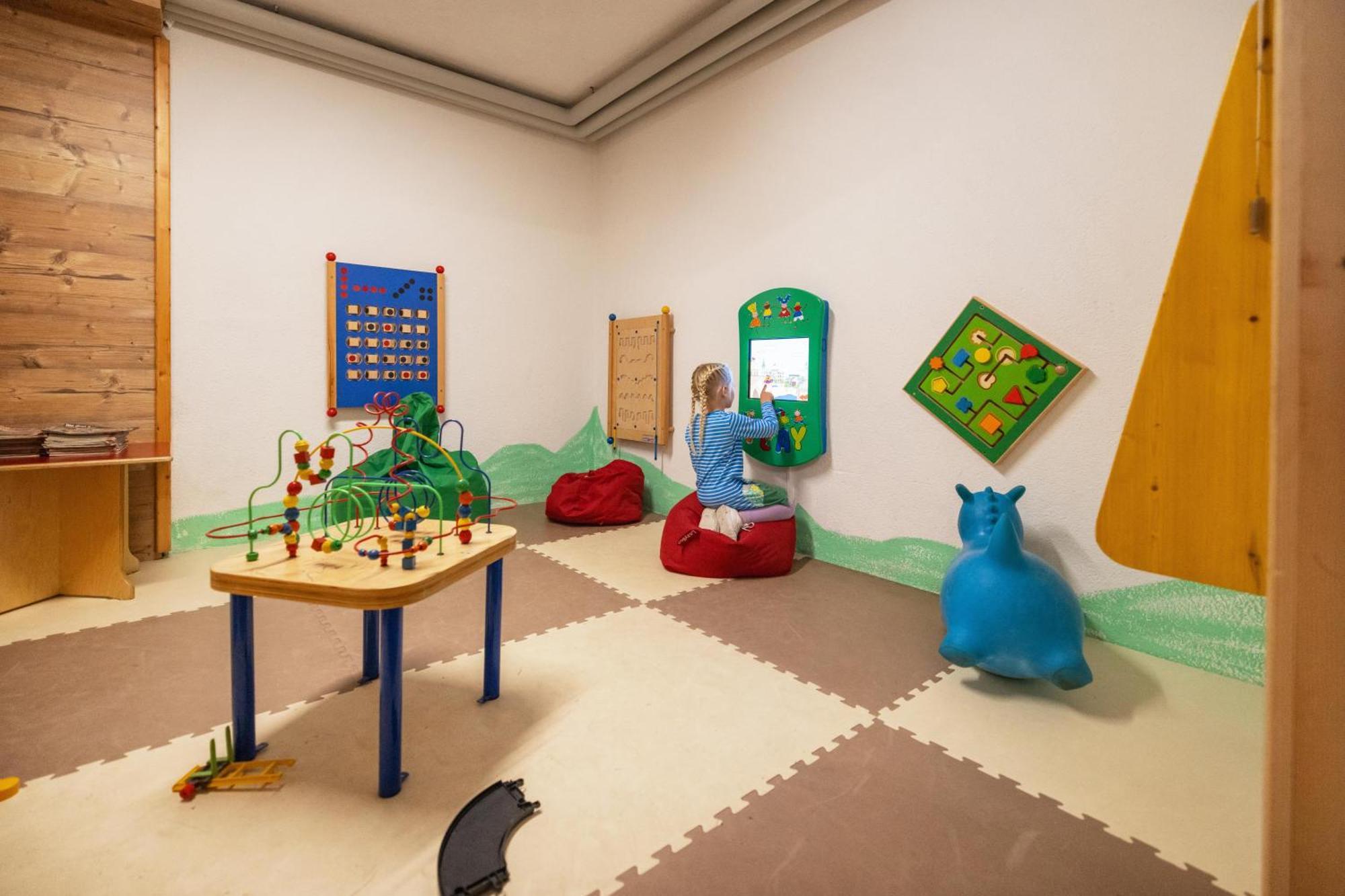 Familien- & Vitalhotel Auenhof フルプメス エクステリア 写真