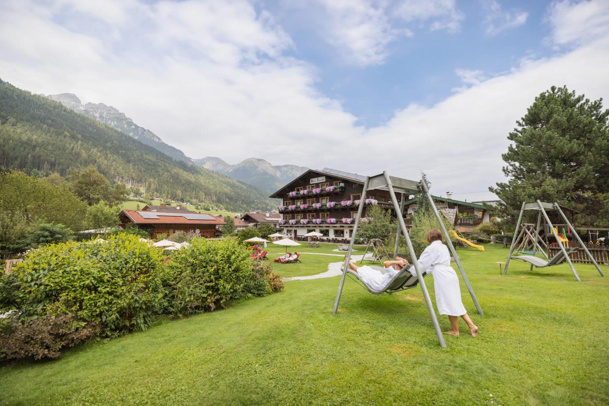 Familien- & Vitalhotel Auenhof フルプメス エクステリア 写真