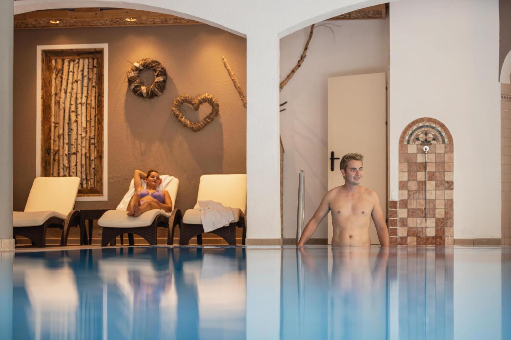 Familien- & Vitalhotel Auenhof フルプメス エクステリア 写真